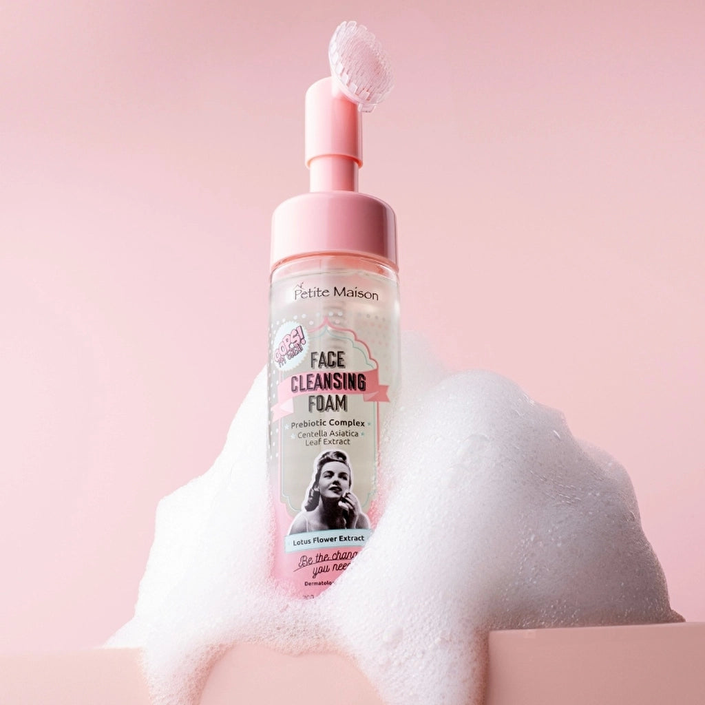 Petite Maison Facial Cleansing Foam with Special Brush Head 200 ml
