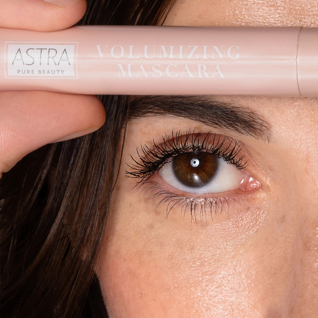 Astra Pure Beauty Volumizing Mascara 01