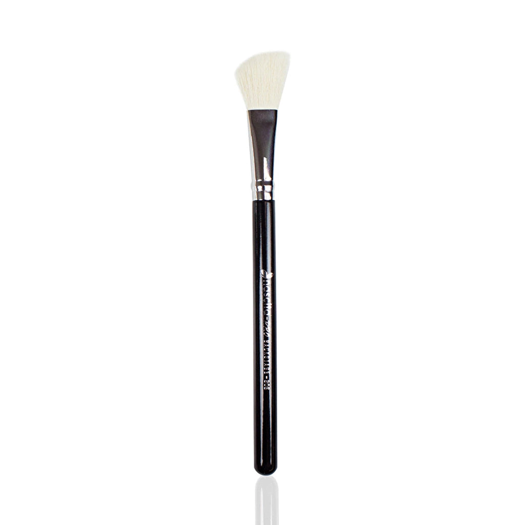 Nascita Curved Blush and Highlighter Brush 305